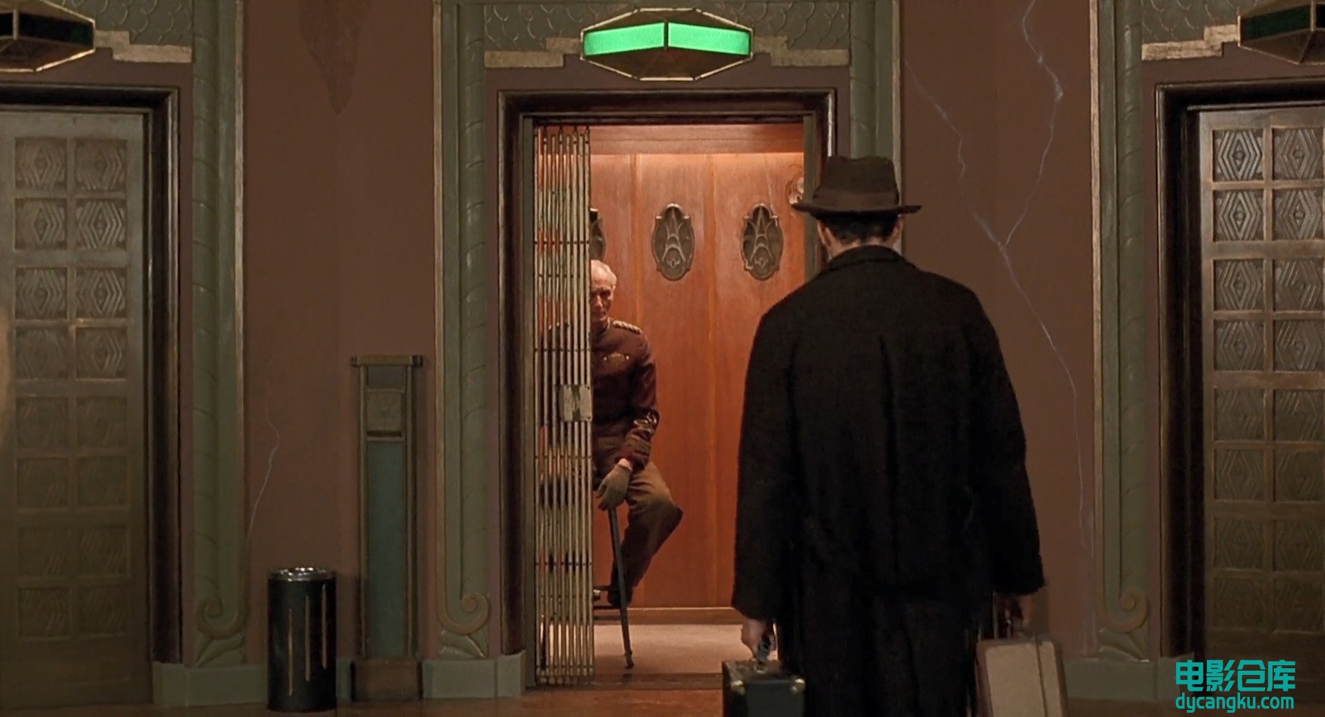 [电影仓库dycangku.com]巴顿·芬克.Barton.Fink.1991.1080p.mp4_snapshot_00.10.30.985.jpg