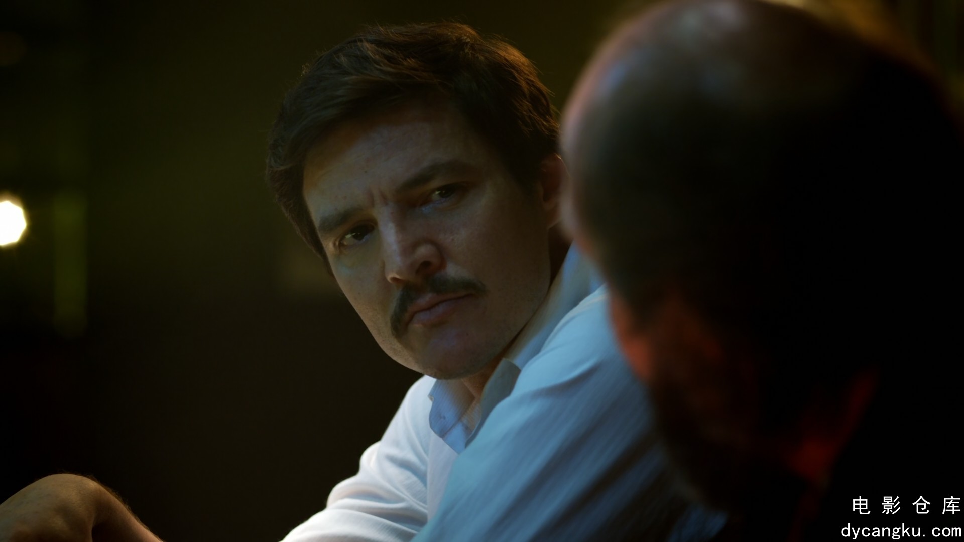 [电影仓库dycangku.com]Narcos.S03E01.2017.1080p.Blu-ray.x265.10bit.AC3.mkv_snapsh.jpg