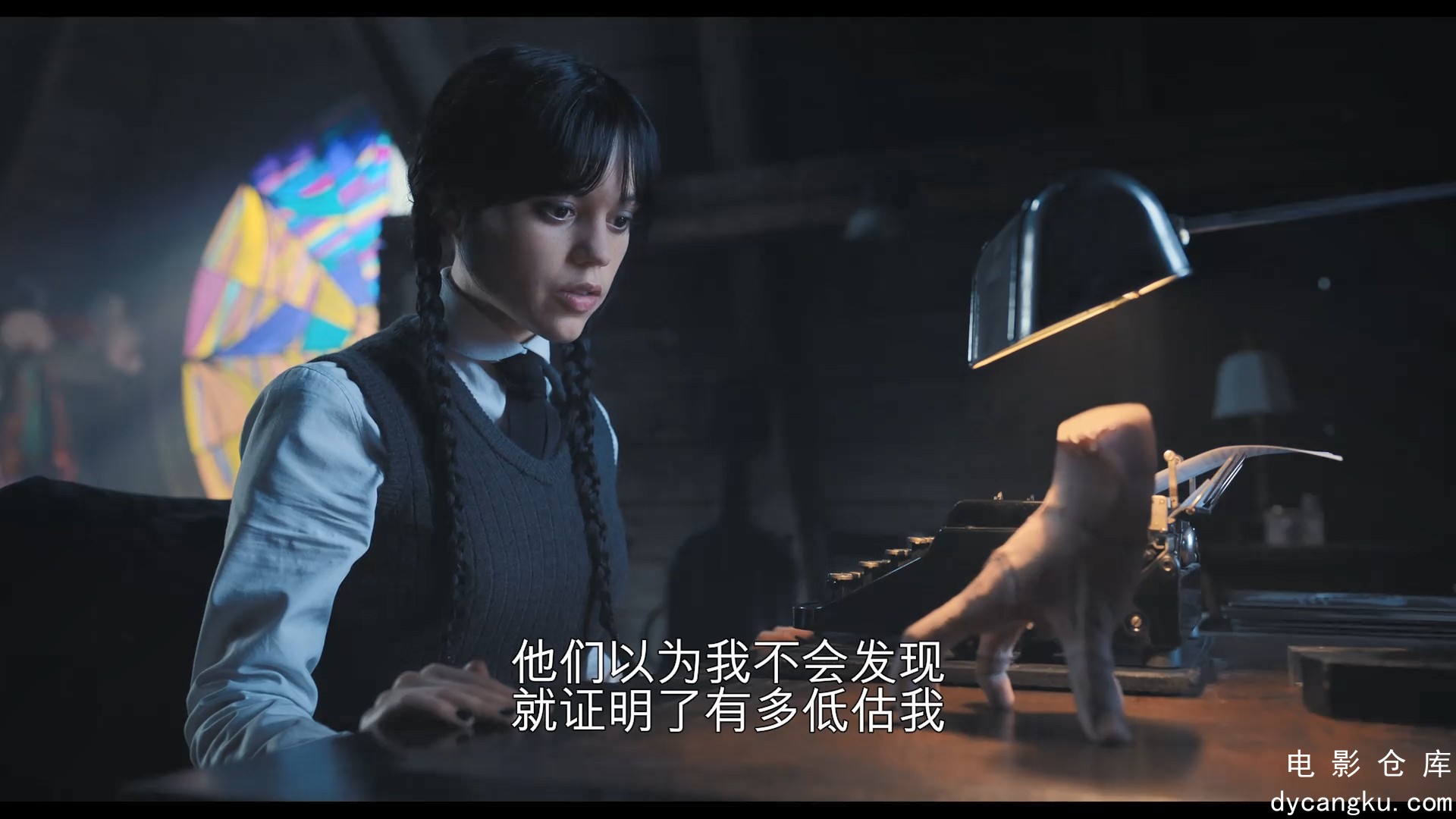 [电影仓库dycangku.com]星期三_S01E01_星期三的孩子充滿悲傷.mp4_snapshot_28.09.897.jpg