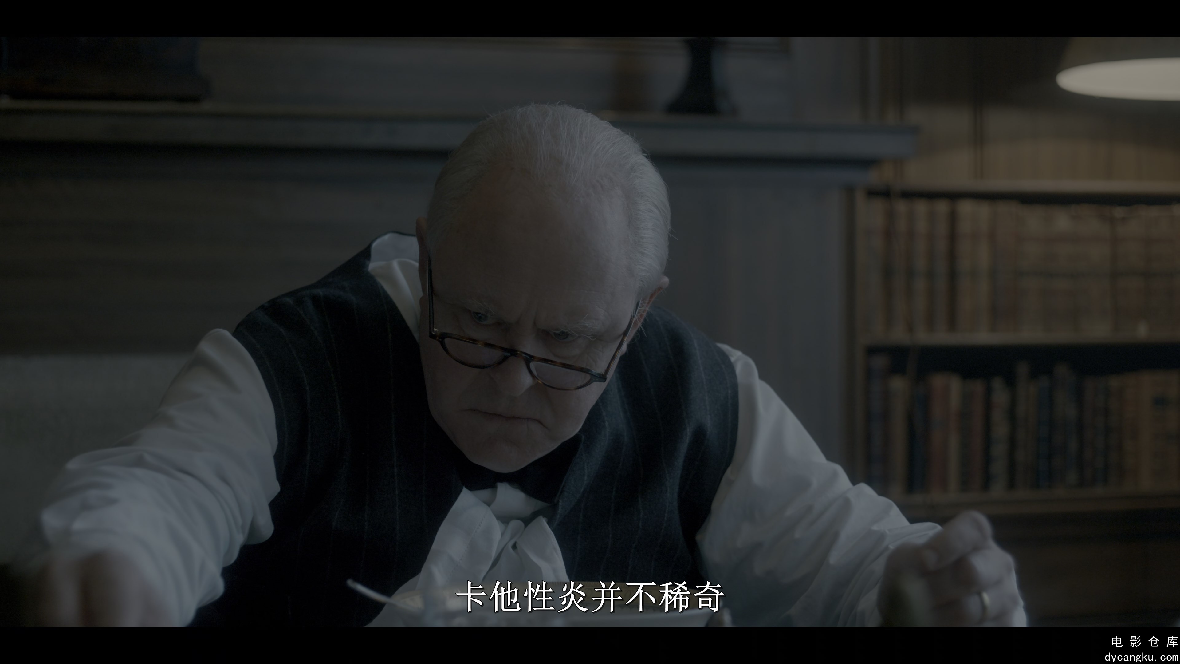 [电影仓库dycangku.com]The.Crown.S01E01.Wolferton.Splash.2160p.NF.WEB-DL.DDP.5.1..jpg