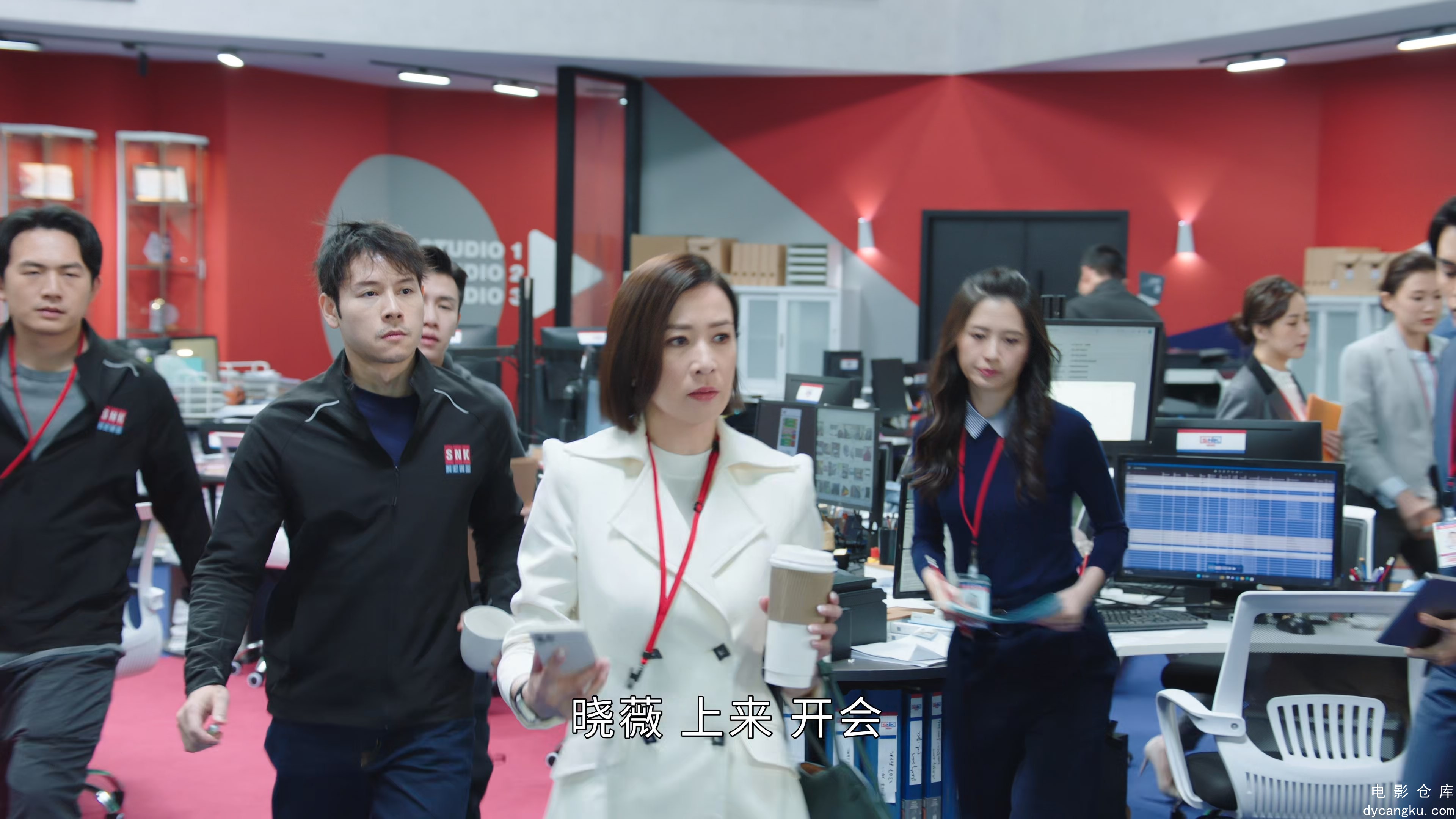 [电影仓库dycangku.com]新闻女王.The.Queen.of.NEWS.S01E01.2023.2160p.WEB-DL.H265.A.jpg