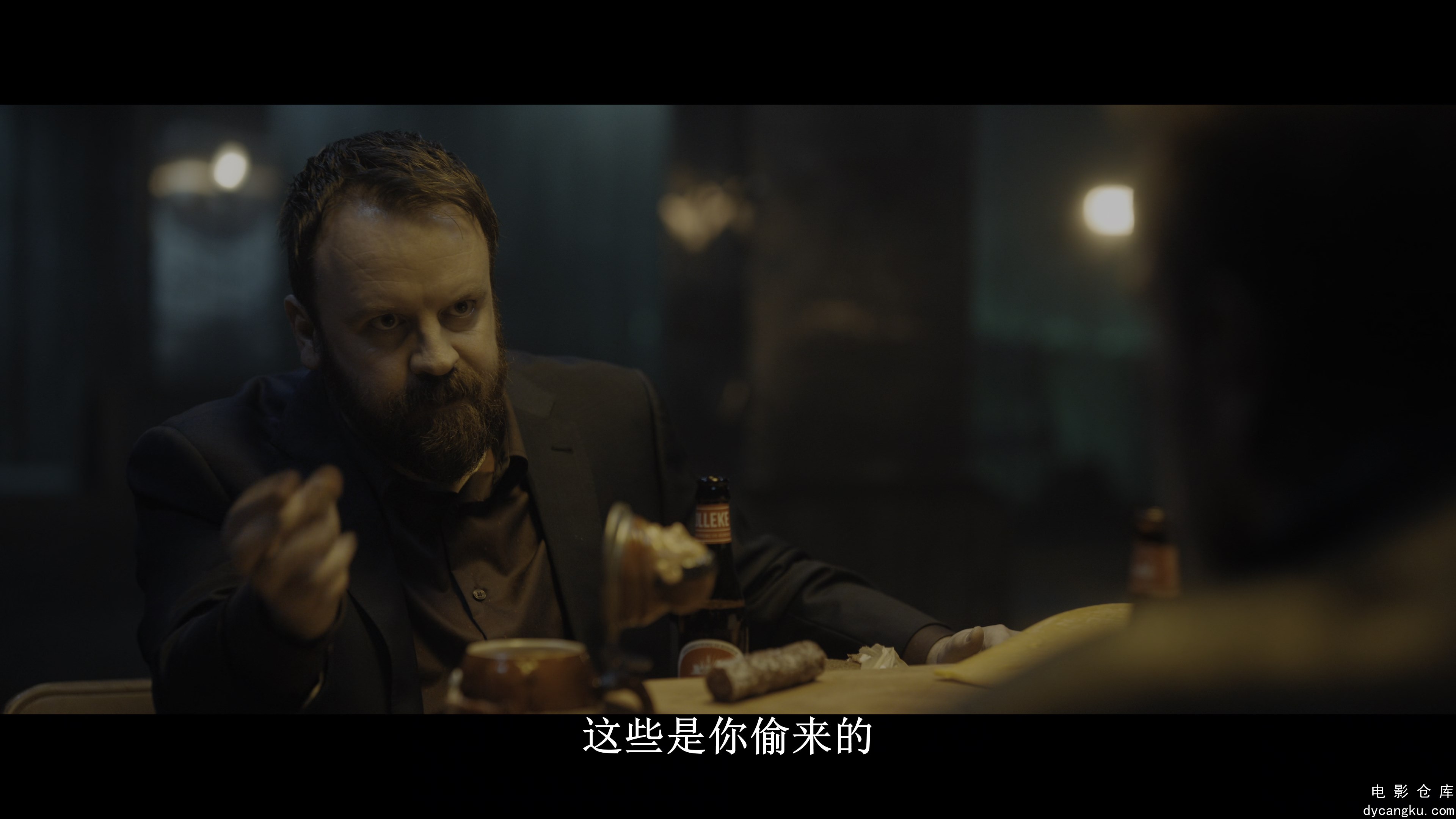 [电影仓库dycangku.com]面目全非S01E01.Take.Your.Daughter.to.Work.Day.2160p.NF.WEB.jpg