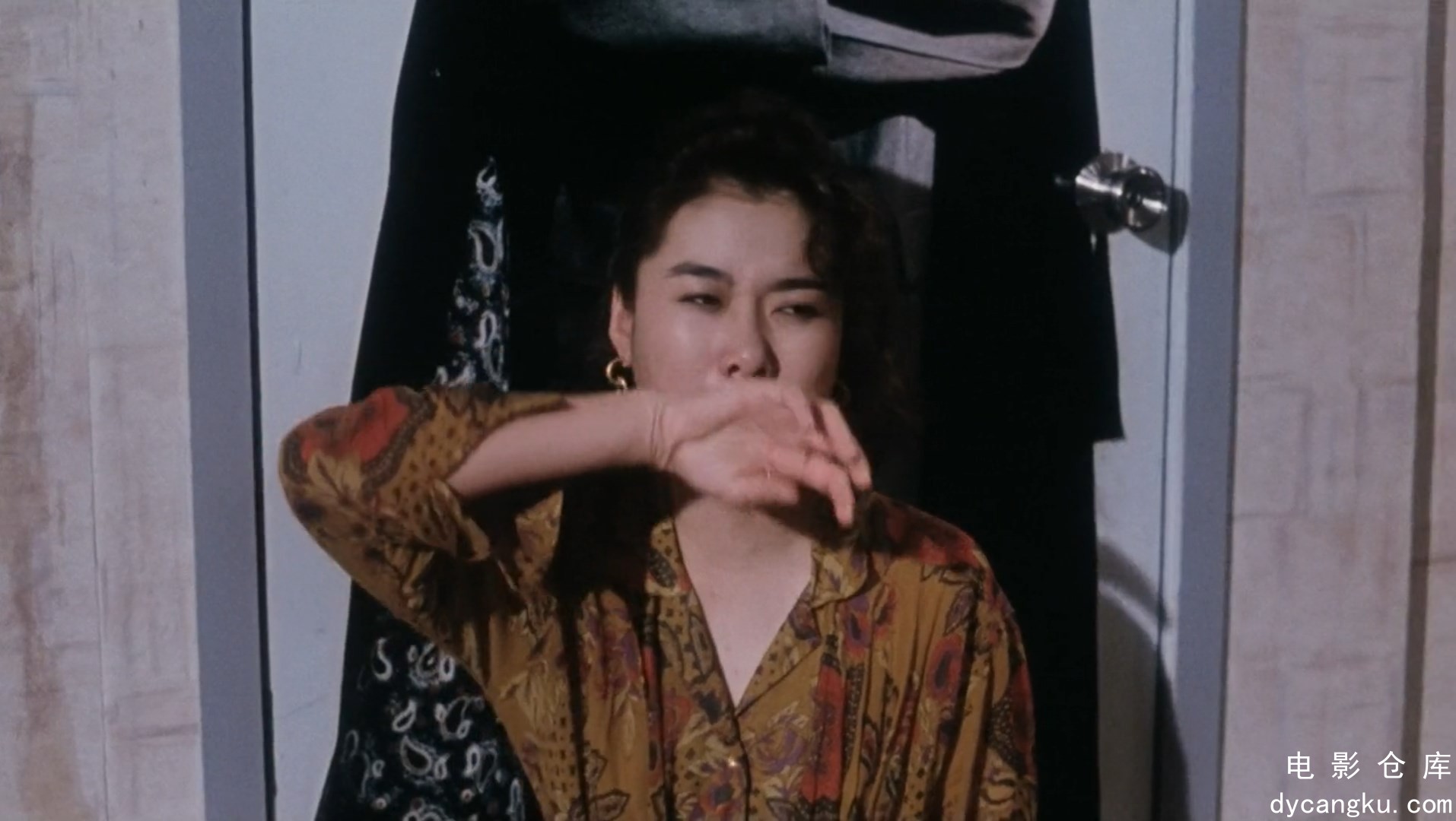 [电影仓库dycangku.com]太阳之子 (1990).mkv_snapshot_01.02.30.247.jpg