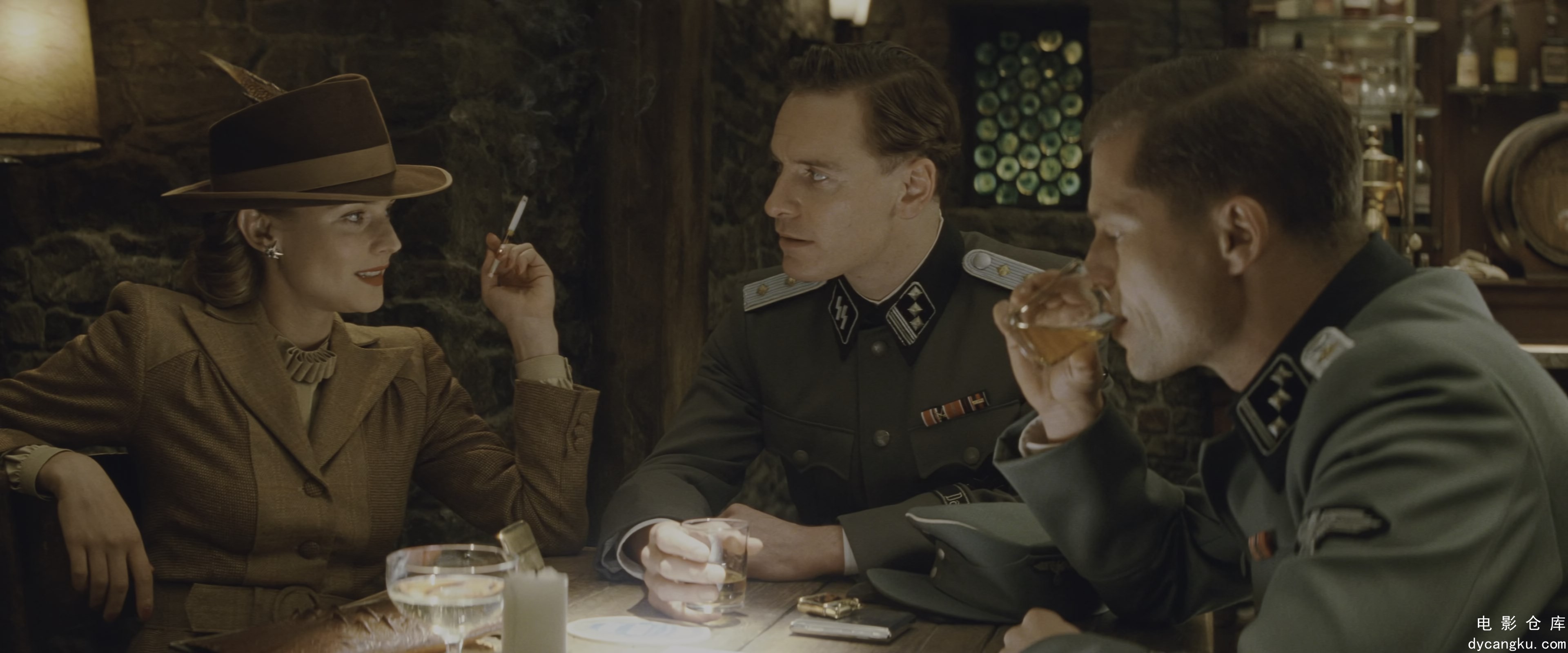 [电影仓库dycangku.com]Inglourious.Basterds.2009.BluRay.2160p.DTS-HD.MA.5.1.HDR.x.jpg