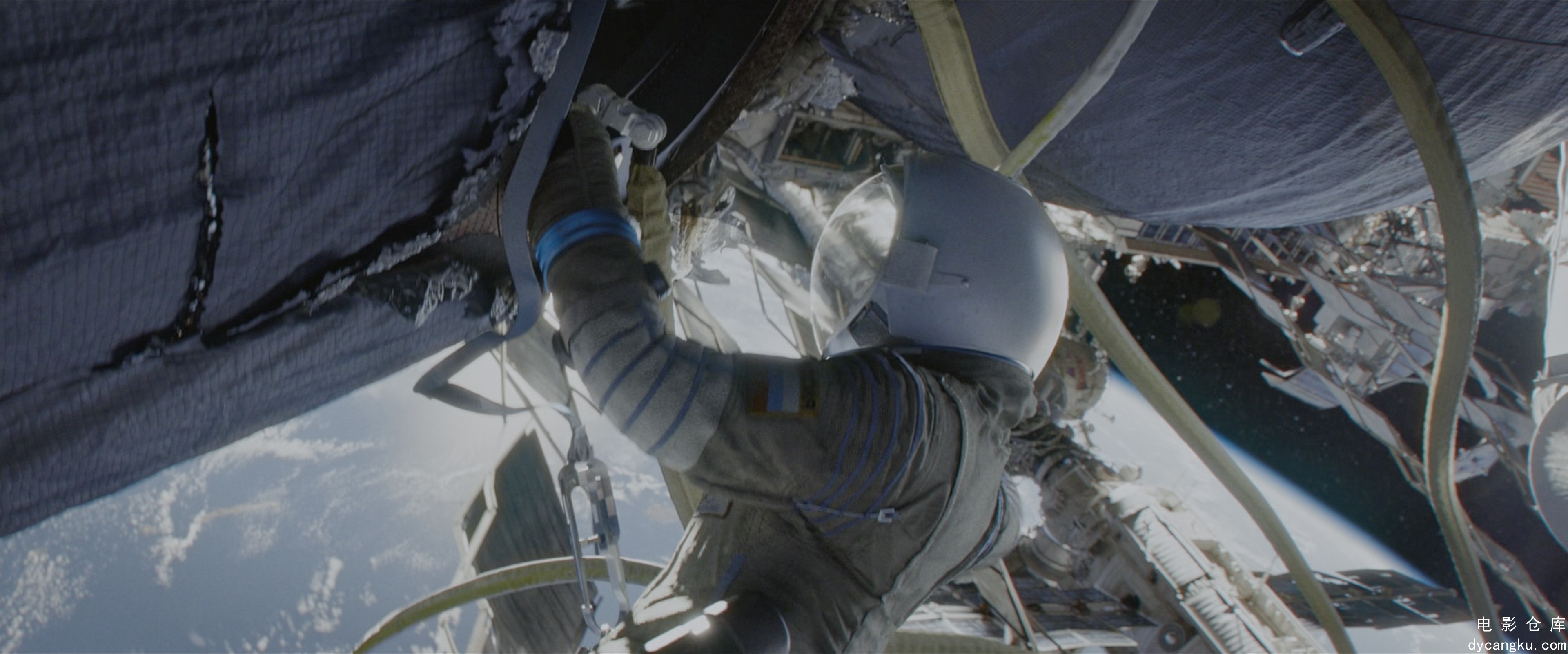 [电影仓库dycangku.com]Gravity.2013.2160p.BluRay.x265.10bit.HDR.TrueHD.7.1.Atmos..jpg